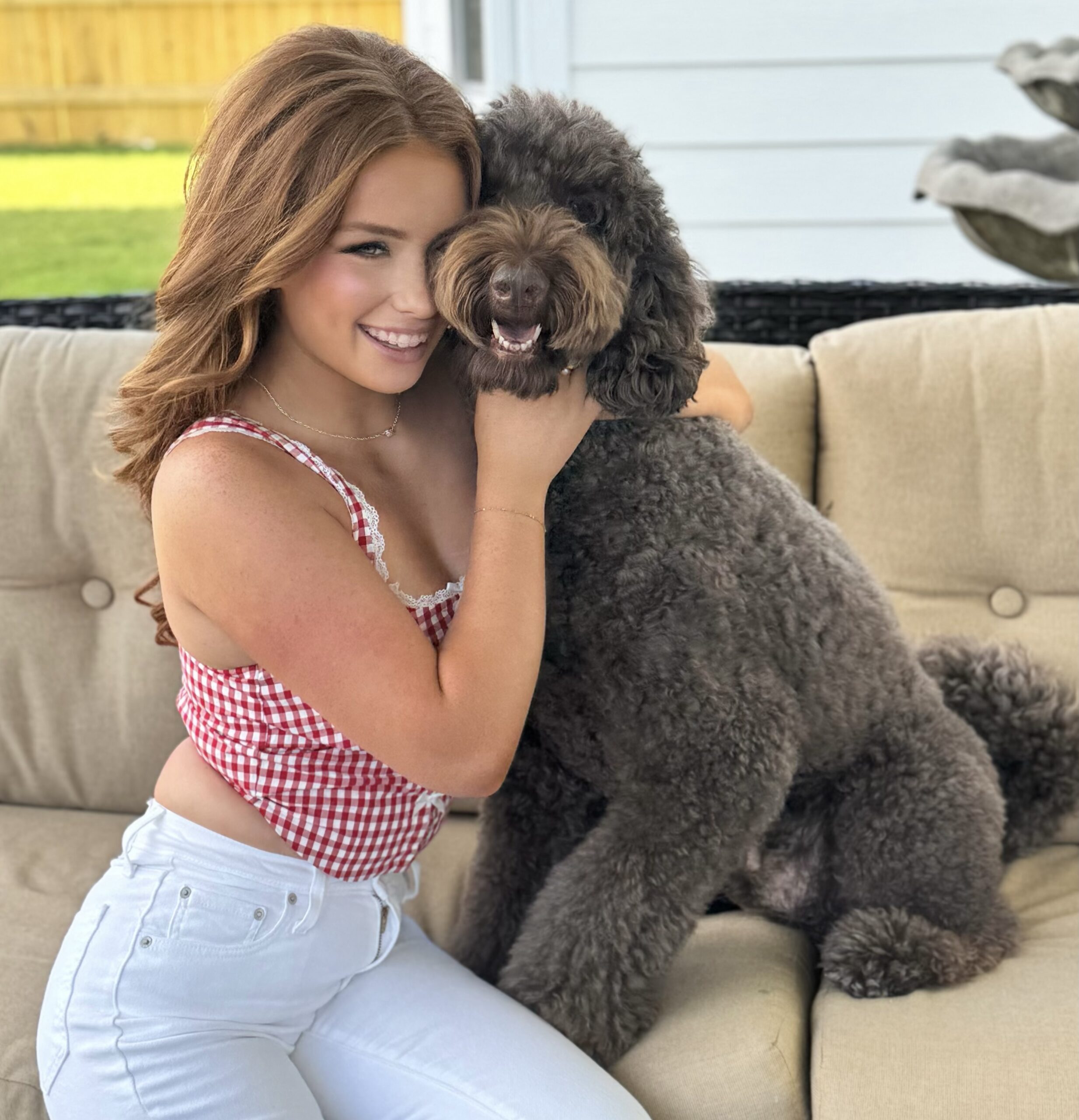 belle foster with puppy